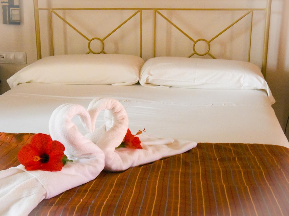 Romantic Getaway,630126921:JPEG